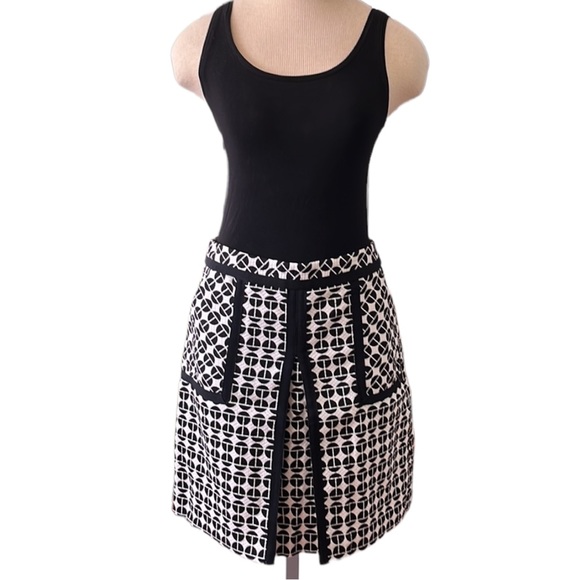 Trina Turk Patterned Front Slit Mini Skirt, Black and White, size 4 - Picture 4 of 16